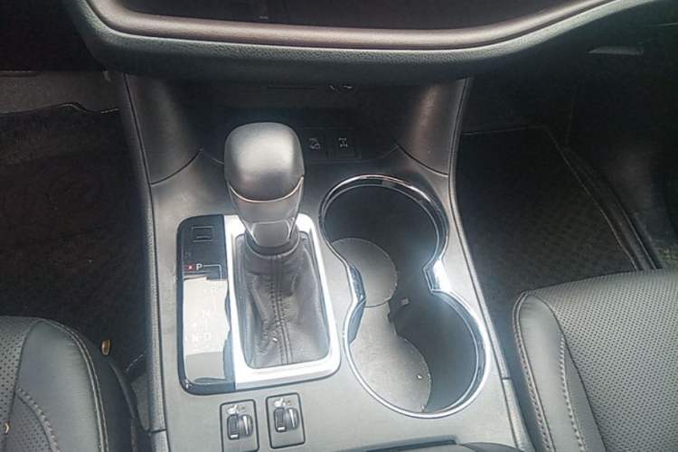 Used Toyota Highlander 2021 2.0T Four-Wheel Drive Prestige Version 7 Seats Gear Lever