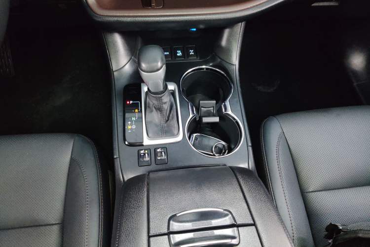 Used Toyota Highlander 2021 2.0T Four-Wheel Drive Prestige Version 7 Seats Gear Lever
