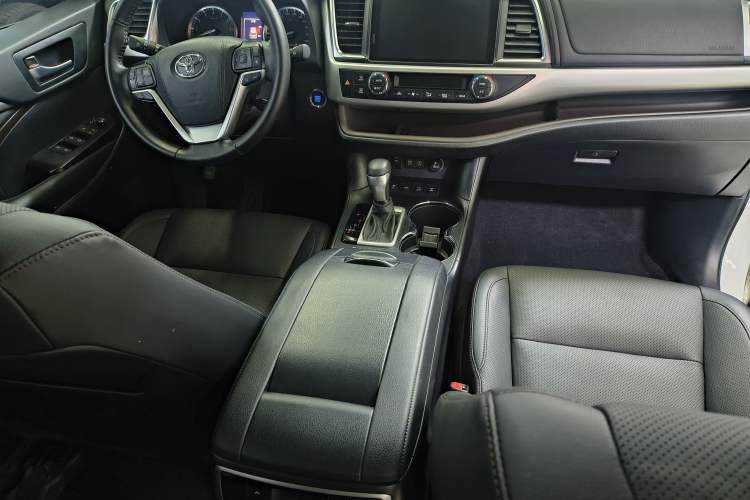 Used Toyota Highlander 2021 2.0T Four-Wheel Drive Luxury Edition 7 Seats Interior 1