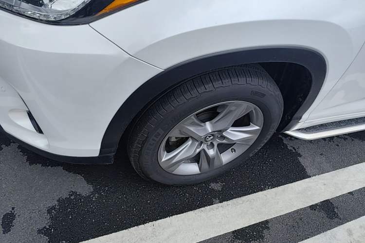 Used Toyota Highlander 2021 2.0T Two-Wheel Drive Luxury Edition 7 Seats Left Front Wheel Hub