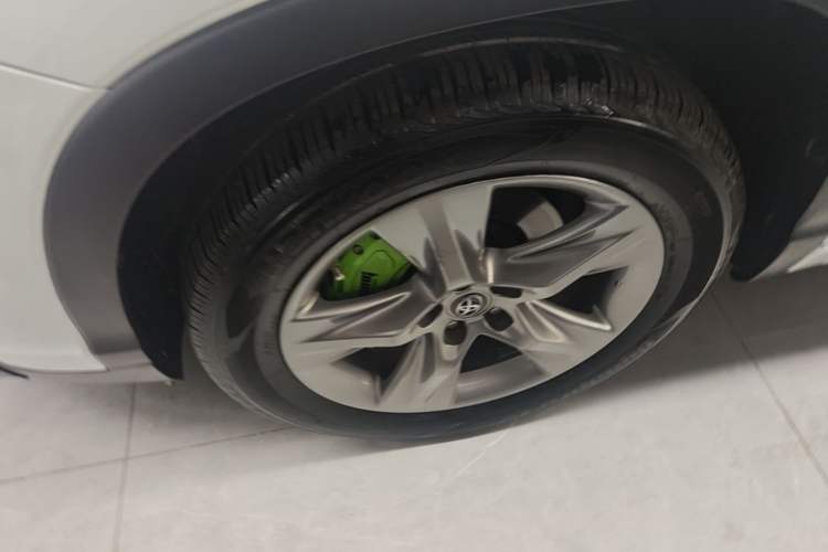 Used Toyota Highlander 2021 2.0T Four-Wheel Drive Prestige Version 7 Seats Left Front Wheel Hub