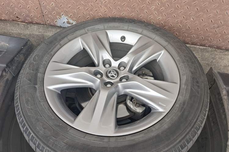 Used Toyota Highlander 2021 2.0T Four-Wheel Drive Prestige Version 7 Seats Left Front Wheel Hub