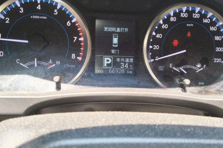 Used Toyota Highlander 2021 2.0T Four-Wheel Drive Elite Edition 7-Seater Odometer Close Up