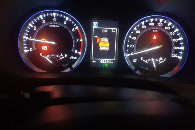 Used Toyota Highlander 2021 2.0T Four-Wheel Drive Luxury Edition 7 Seats Odometer Close Up