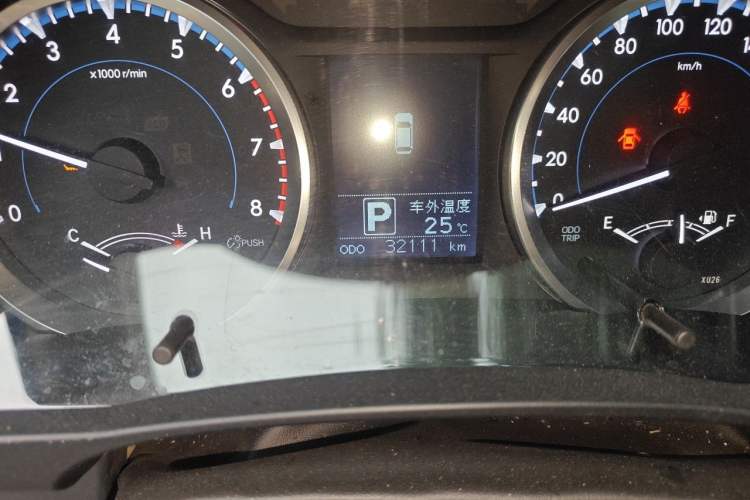 Used Toyota Highlander 2021 2.0T Four-Wheel Drive Elite Edition 7-Seater Odometer Close Up