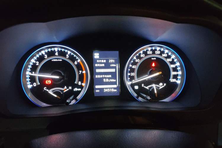 Used Toyota Highlander 2021 2.0T Four-Wheel Drive Prestige Version 7 Seats Odometer Close Up