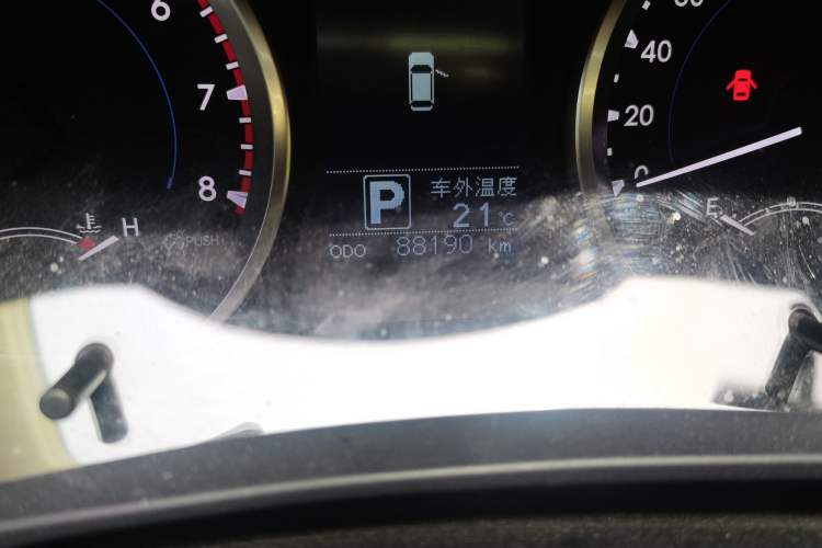 Used Toyota Highlander 2021 2.0T Two-Wheel Drive Elite Edition 5 Seats Odometer Close Up