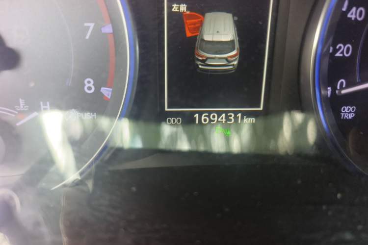 Used Toyota Highlander 2021 2.0T Four-Wheel Drive Prestige Version 7 Seats Odometer Close Up
