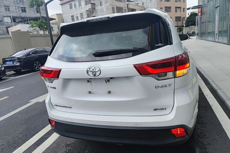 Used Toyota Highlander 2021 2.0T Two-Wheel Drive Luxury Edition 7 Seats Rear