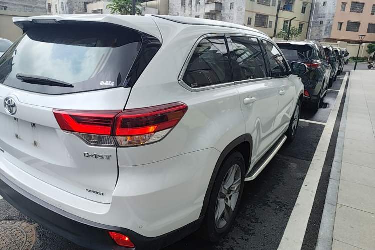 Used Toyota Highlander 2021 2.0T Two-Wheel Drive Luxury Edition 7 Seats Rear Right 45 Deg