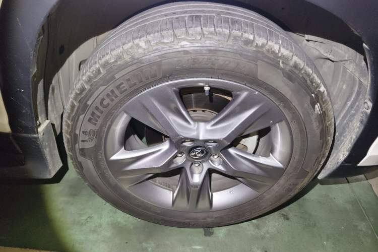 Used Toyota Highlander 2021 2.0T Four-Wheel Drive Luxury Edition 7 Seats Right Front Wheel Hub