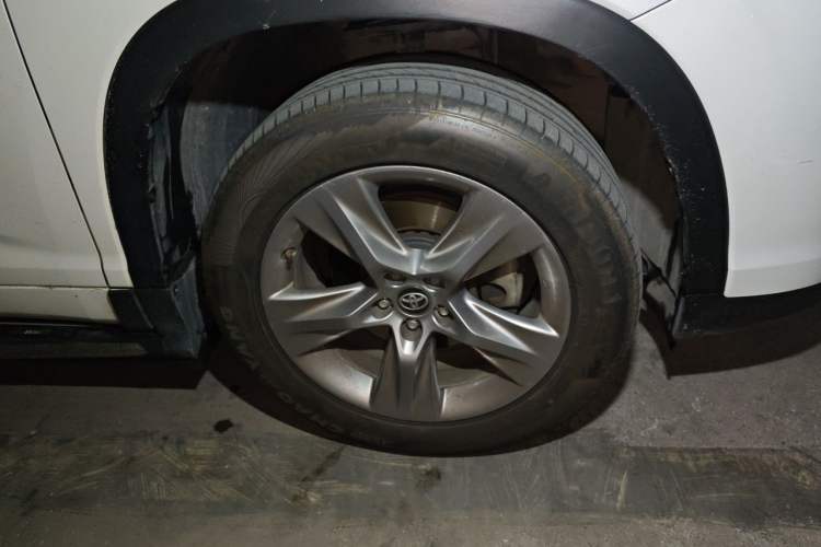 Used Toyota Highlander 2021 2.0T Four-Wheel Drive Luxury Edition 7 Seats Right Front Wheel Hub