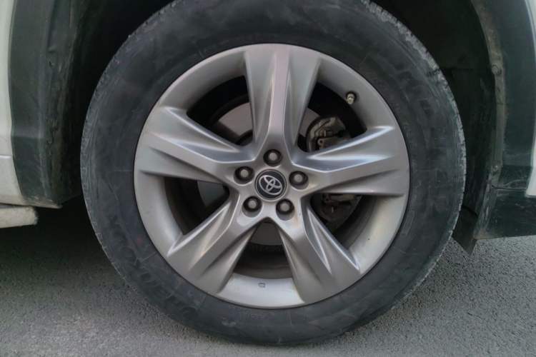 Used Toyota Highlander 2021 2.0T Four-Wheel Drive Luxury Edition 7 Seats Right Front Wheel Hub