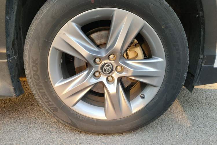 Used Toyota Highlander 2021 2.0T Four-Wheel Drive Luxury Edition 7 Seats Right Front Wheel Hub