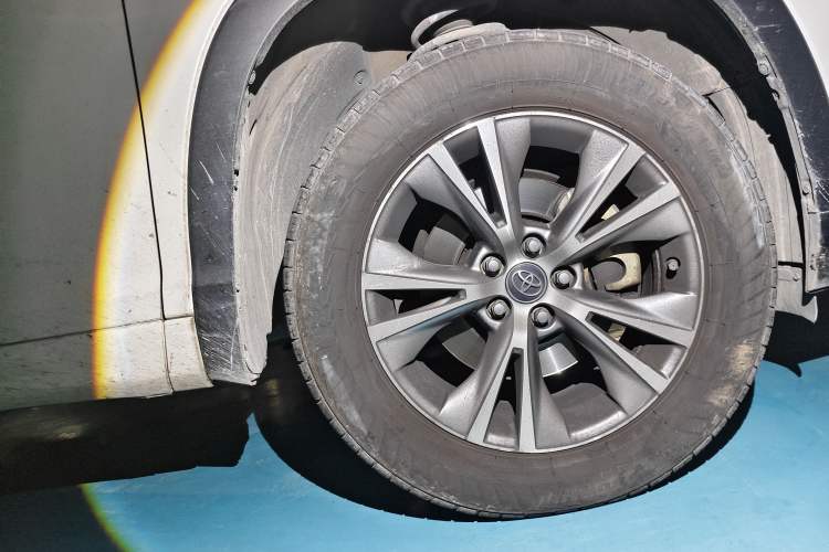 Used Toyota Highlander 2021 2.0T Four-Wheel Drive Elite Edition 7-Seater Right Front Wheel Hub