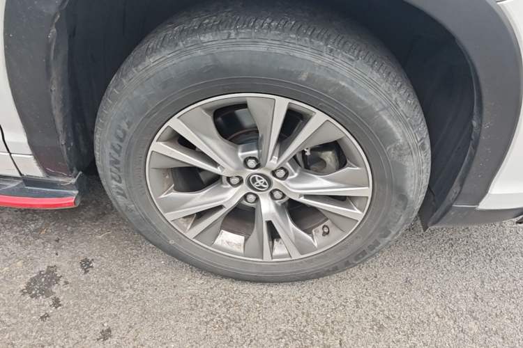 Used Toyota Highlander 2021 2.0T Four-Wheel Drive Elite Edition 7-Seater Right Front Wheel Hub