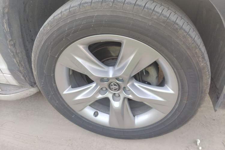 Used Toyota Highlander 2021 2.0T Four-Wheel Drive Luxury Edition 7 Seats Right Front Wheel Hub