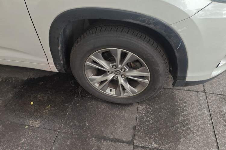 Used Toyota Highlander 2021 2.0T Four-Wheel Drive Elite Edition 7-Seater Right Front Wheel Hub
