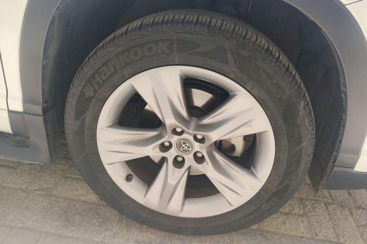Used Toyota Highlander 2021 2.0T Four-Wheel Drive Luxury Edition 7 Seats Right Front Wheel Hub