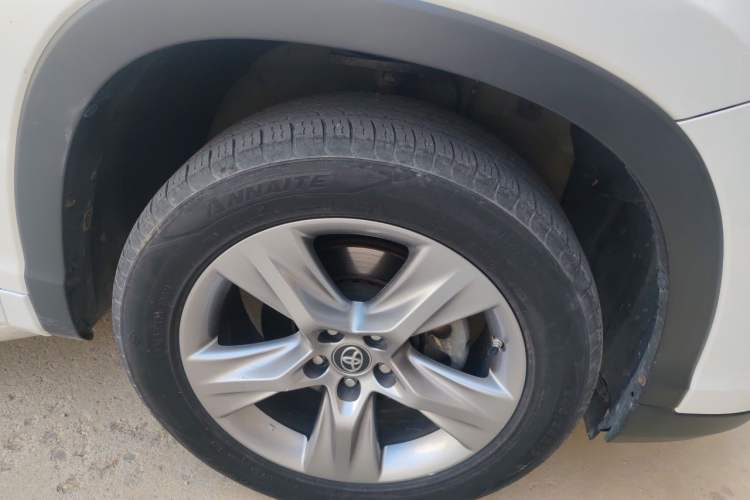 Used Toyota Highlander 2021 2.0T Four-Wheel Drive Luxury Edition 7 Seats Right Front Wheel Hub