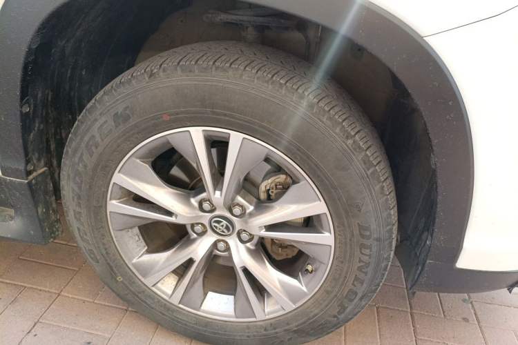 Used Toyota Highlander 2021 2.0T Four-Wheel Drive Elite Edition 7-Seater Right Front Wheel Hub