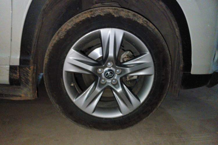Used Toyota Highlander 2021 2.0T Four-Wheel Drive Luxury Edition 7 Seats Right Front Wheel Hub