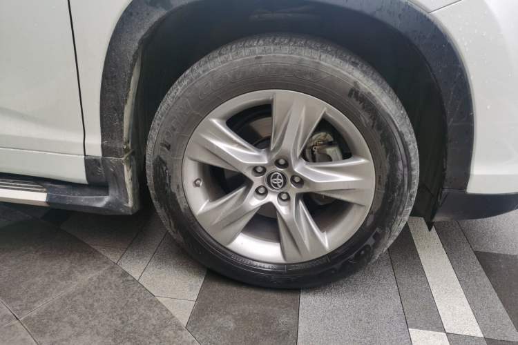 Used Toyota Highlander 2021 2.0T Four-Wheel Drive Luxury Edition 7 Seats Right Front Wheel Hub