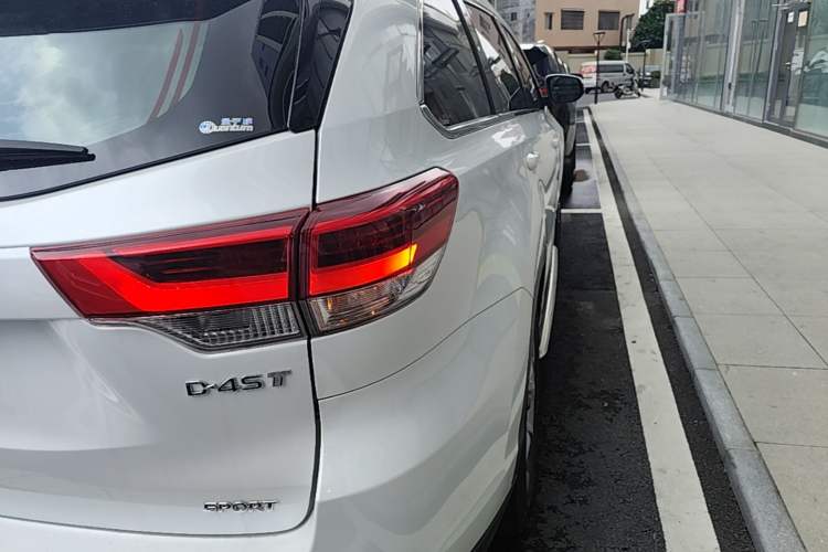 Used Toyota Highlander 2021 2.0T Two-Wheel Drive Luxury Edition 7 Seats Right Rear Taillight