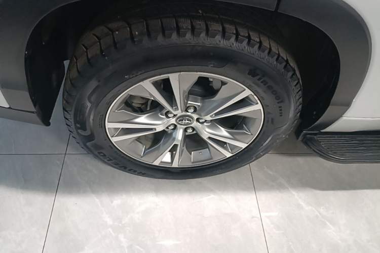 Used Toyota Highlander 2021 2.0T Four-Wheel Drive Elite Edition 7-Seater Right Rear Wheel Hub