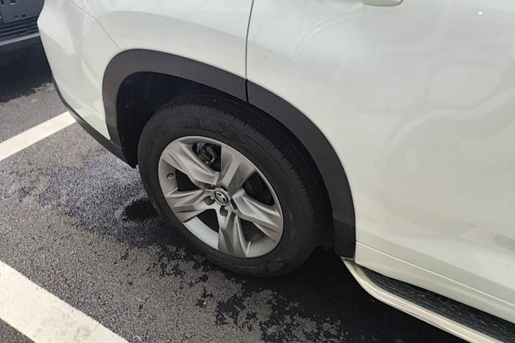 Used Toyota Highlander 2021 2.0T Two-Wheel Drive Luxury Edition 7 Seats Right Rear Wheel Hub