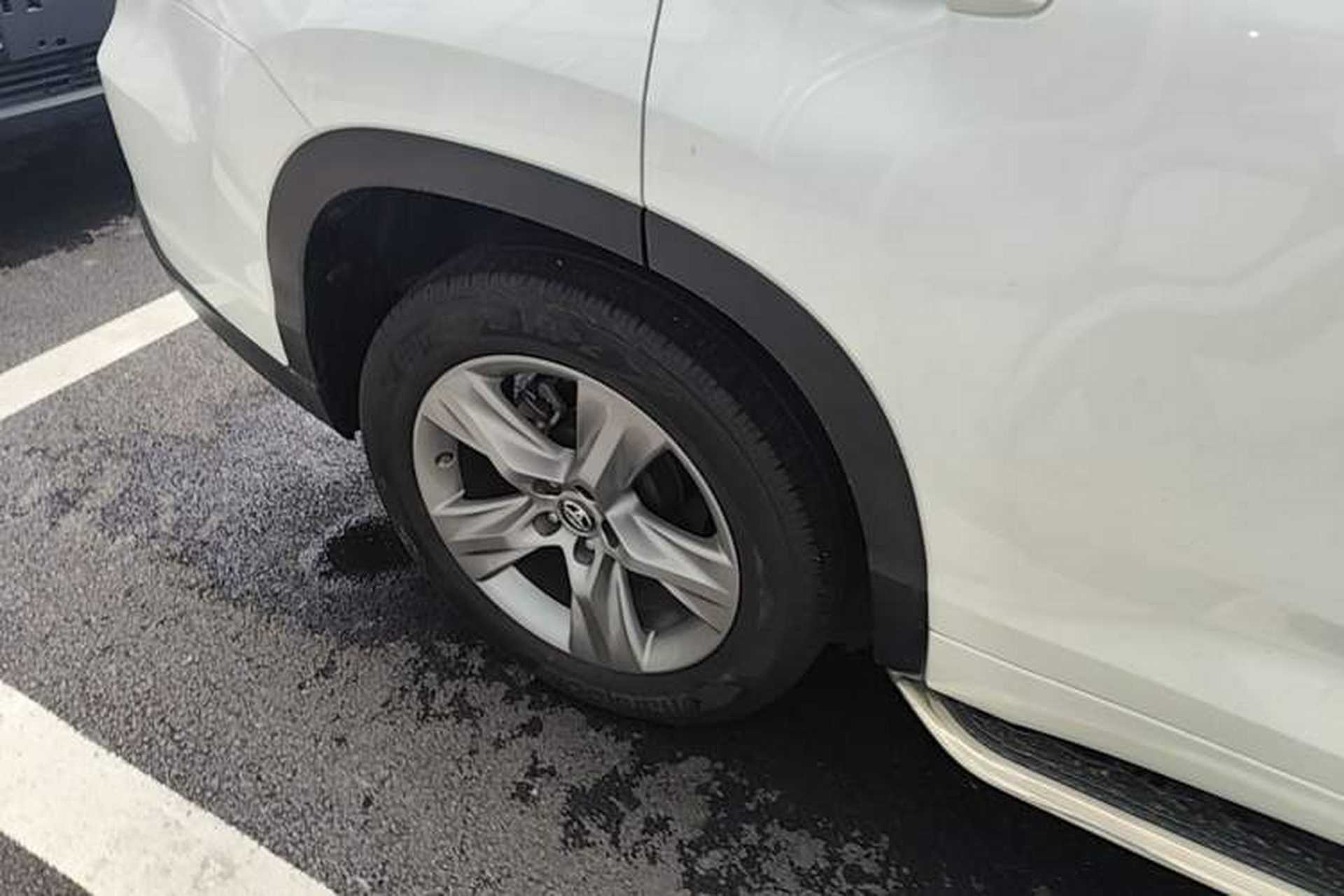 Used Toyota Highlander 2021 2.0T Two-Wheel Drive Luxury Edition 7 Seats Right Rear Wheel Hub