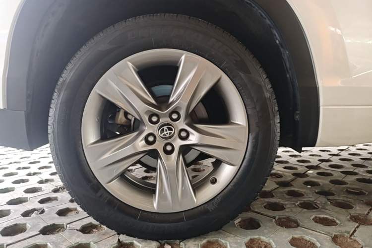 Used Toyota Highlander 2021 2.0T Four-Wheel Drive Prestige Version 7 Seats Right Rear Wheel Hub