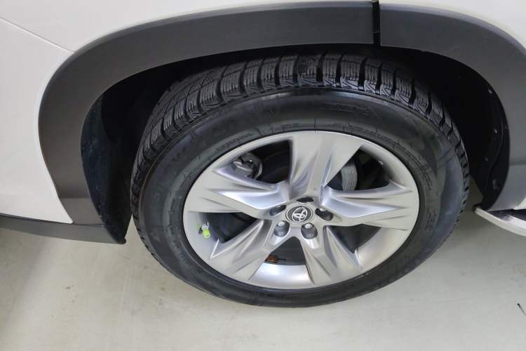 Used Toyota Highlander 2021 2.0T Four-Wheel Drive Prestige Version 7 Seats Right Rear Wheel Hub