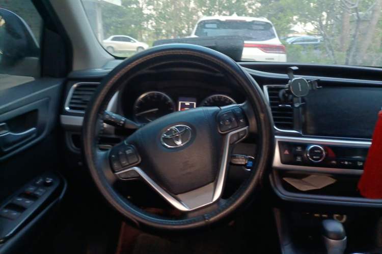 Used Toyota Highlander 2021 2.0T Four-Wheel Drive Prestige Version 7 Seats Steering Wheel