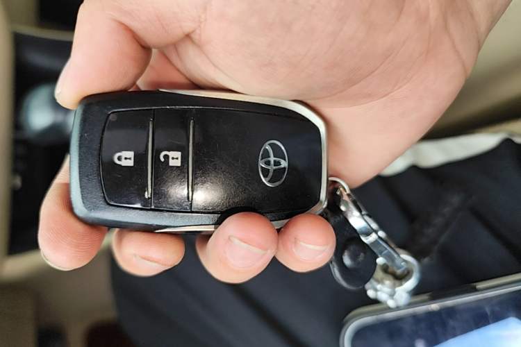 Used Toyota Highlander 2021 2.0T Two-Wheel Drive Luxury Edition 7 Seats Vehicle Key