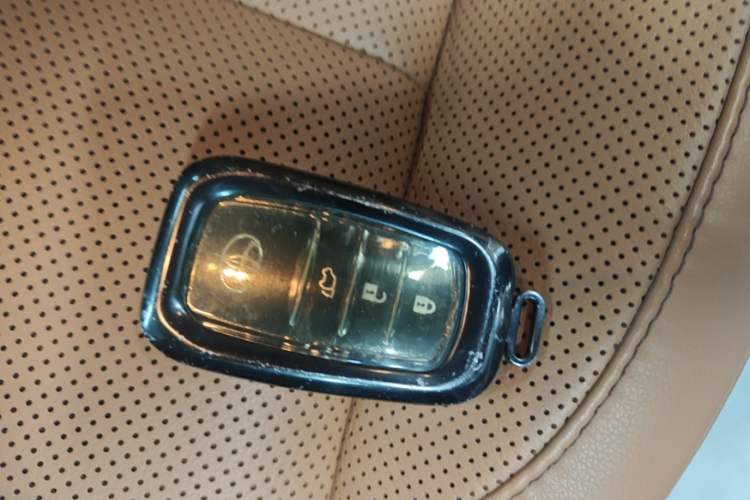 Used Toyota Highlander 2021 2.0T Four-Wheel Drive Prestige Version 7 Seats Vehicle Key