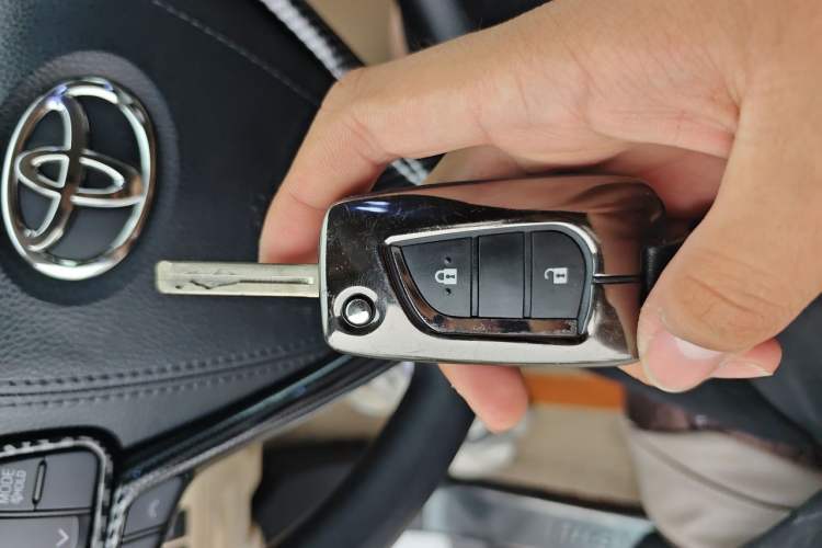 Used Toyota Highlander 2021 2.0T Two-Wheel Drive Elite Version 7-Seater Vehicle Key