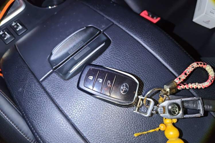 Used Toyota Highlander 2021 2.0T Four-Wheel Drive Prestige Version 7 Seats Vehicle Key