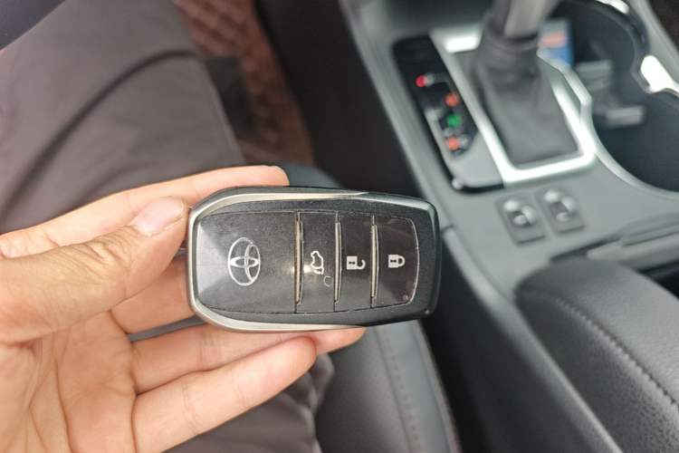 Used Toyota Highlander 2021 2.0T Four-Wheel Drive Prestige Version 7 Seats Vehicle Key