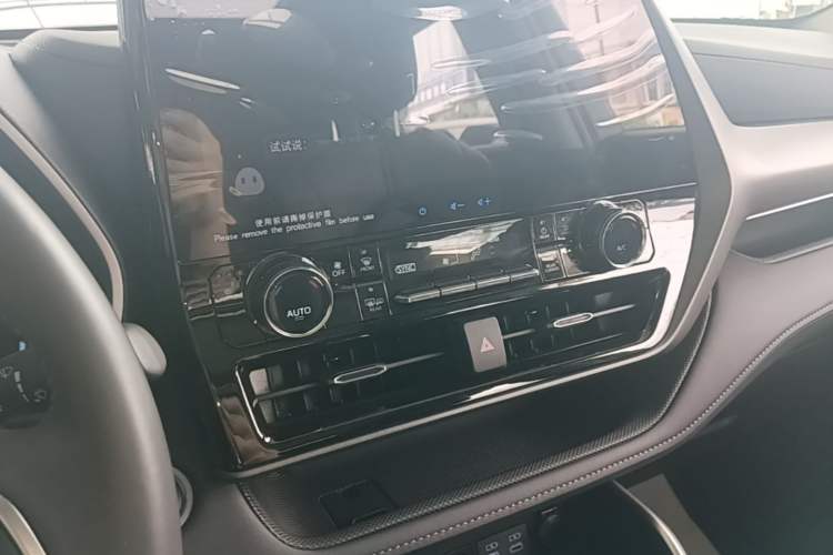 Used Toyota Highlander 2022 Dual-Engine 2.5L Four-Wheel Drive Prestige Version 7 Seats Audio And AC Panel