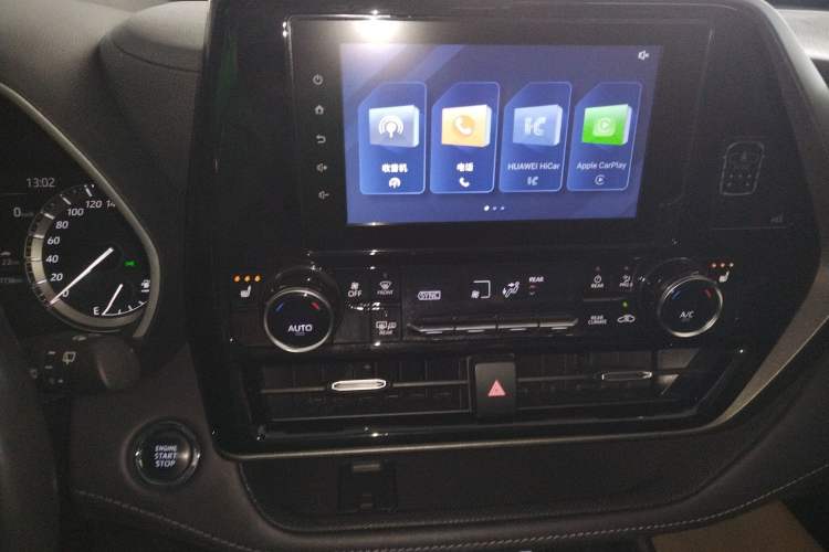 Used Toyota Highlander 2022 380T 4x4 Luxury Edition 7 Seats Audio And AC Panel