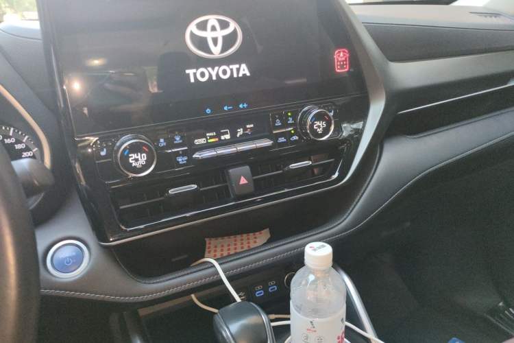 Used Toyota Highlander 2022 Dual-Engine 2.5L Four-Wheel Drive Prestige Version 7 Seats Audio And AC Panel