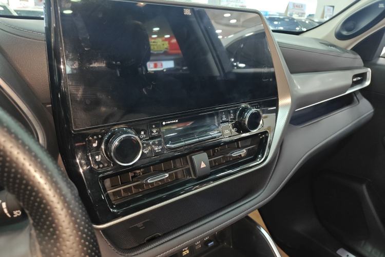 Used Toyota Highlander 2022 Dual-Engine 2.5L Four-Wheel Drive Supreme Edition 7-Seater Audio And AC Panel