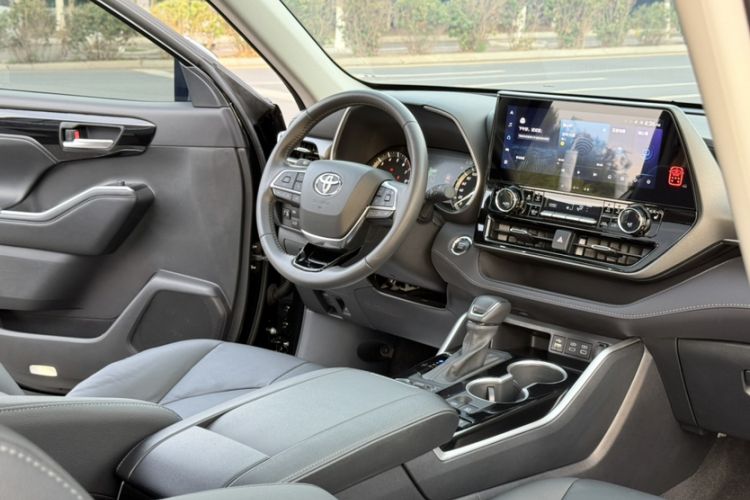 Used Toyota Highlander 2022 380T Four-Wheel Drive Prestige Edition 7-Seater Audio And AC Panel