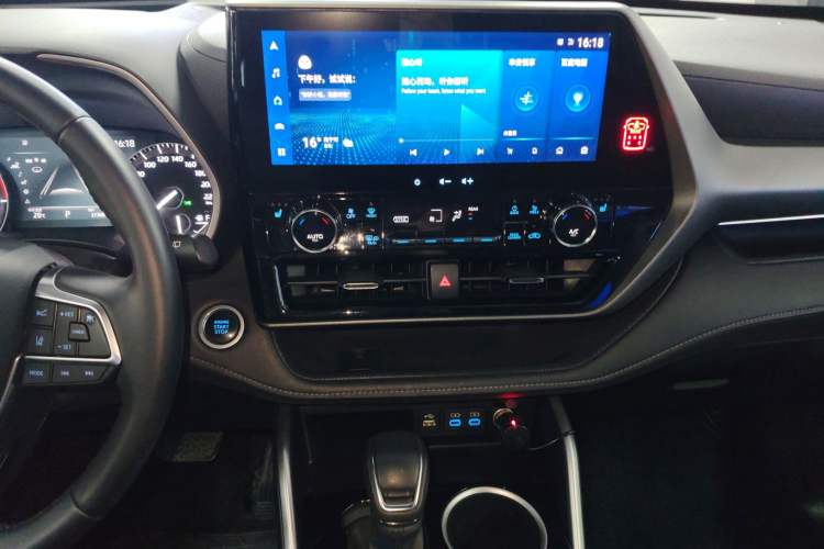 Used Toyota Highlander 2022 380T Four-Wheel Drive Prestige Edition 7-Seater Audio And AC Panel