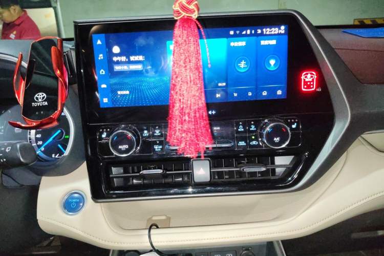 Used Toyota Highlander 2022 Dual-Engine 2.5L Four-Wheel Drive Prestige Version 7 Seats Audio And AC Panel