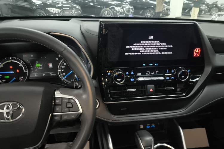Used Toyota Highlander 2022 Dual-Engine 2.5L Four-Wheel Drive Prestige Version 7 Seats Audio And AC Panel