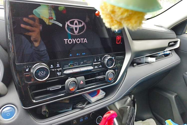 Used Toyota Highlander 2022 Dual-Engine 2.5L Four-Wheel Drive Supreme Edition 7-Seater Audio And AC Panel
