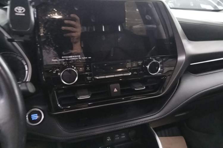 Used Toyota Highlander 2022 380T Four-Wheel Drive Prestige Edition 7-Seater Audio And AC Panel