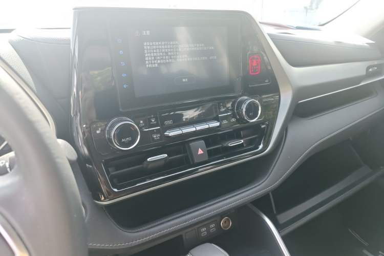 Used Toyota Highlander 2022 380T 4x4 Luxury Edition 7 Seats Audio And AC Panel